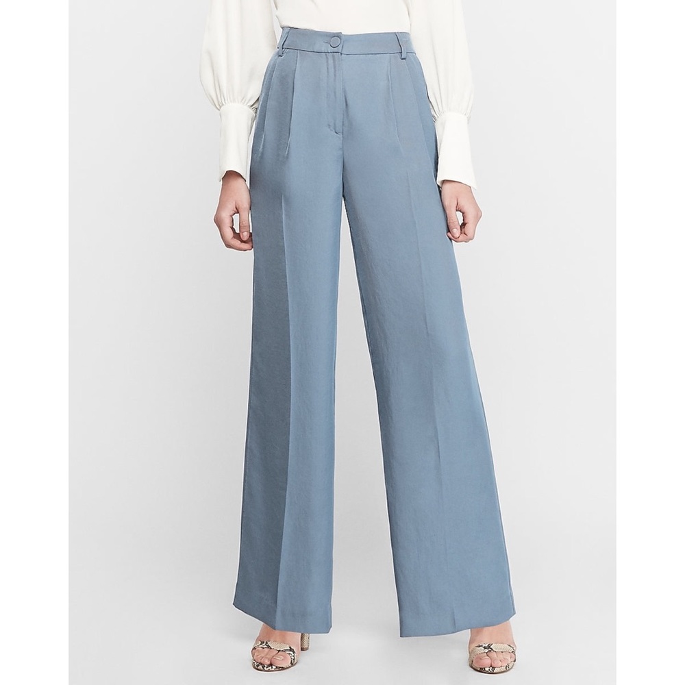 EXPRESS High Waisted Pleated Wide Leg Pant in CHAMBRAY BLUE